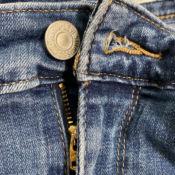 Levi's 721 High Rise Skinny Jeans - Picture 7 of 11